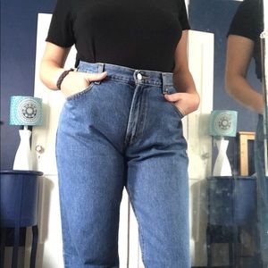 Levi’s Vintage 550 high waisted mom jeans